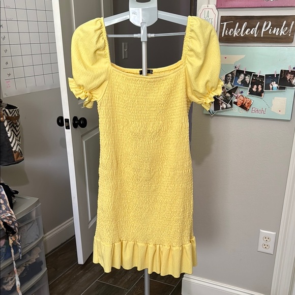 Chic Yellow Midi Dress with Ruffle Hem - Picture 1 of 9